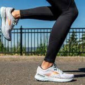Brooks Adrenaline GTS 21 Woman Shoes Size 9
